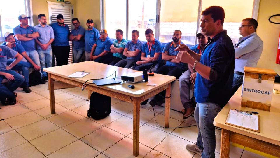 https://www.sintrocaf.com.br/uploads/posts/210408-606f3f7ddd4af/presidente-do-sindicato-realiza-assembleia-com-associados-para-aprovacao-ou-nao-da-proposta-de-aumento-salarial-para-2024-e-2024.jpg